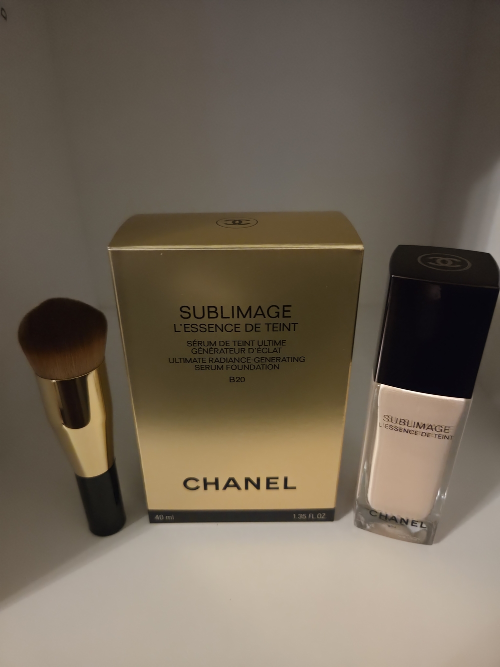 CHANEL Sublimage L'Essence de Teint Serum Foundation - Light (B20)